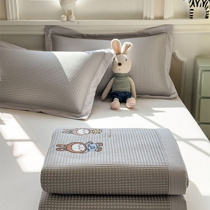 91家纺网 家纺一手货源 找家纺 莱家富 2026新款A类乙纶冰豆豆凉席冰丝席-华夫格绣花 兔免星人