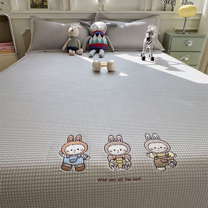 91家纺网 家纺一手货源 找家纺 莱家富 2026新款A类乙纶冰豆豆凉席冰丝席-华夫格绣花 兔免星人