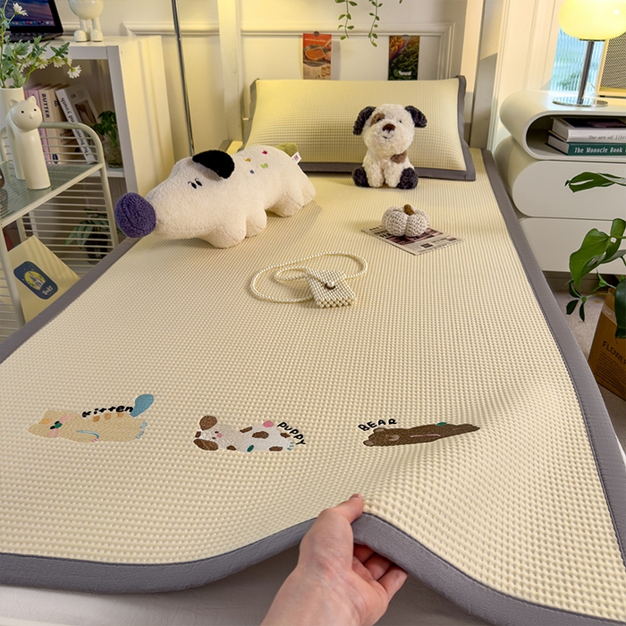 莱家富 2026新款A类乙纶冰豆豆凉席冰丝席-华夫格绣花 懒懒小憩