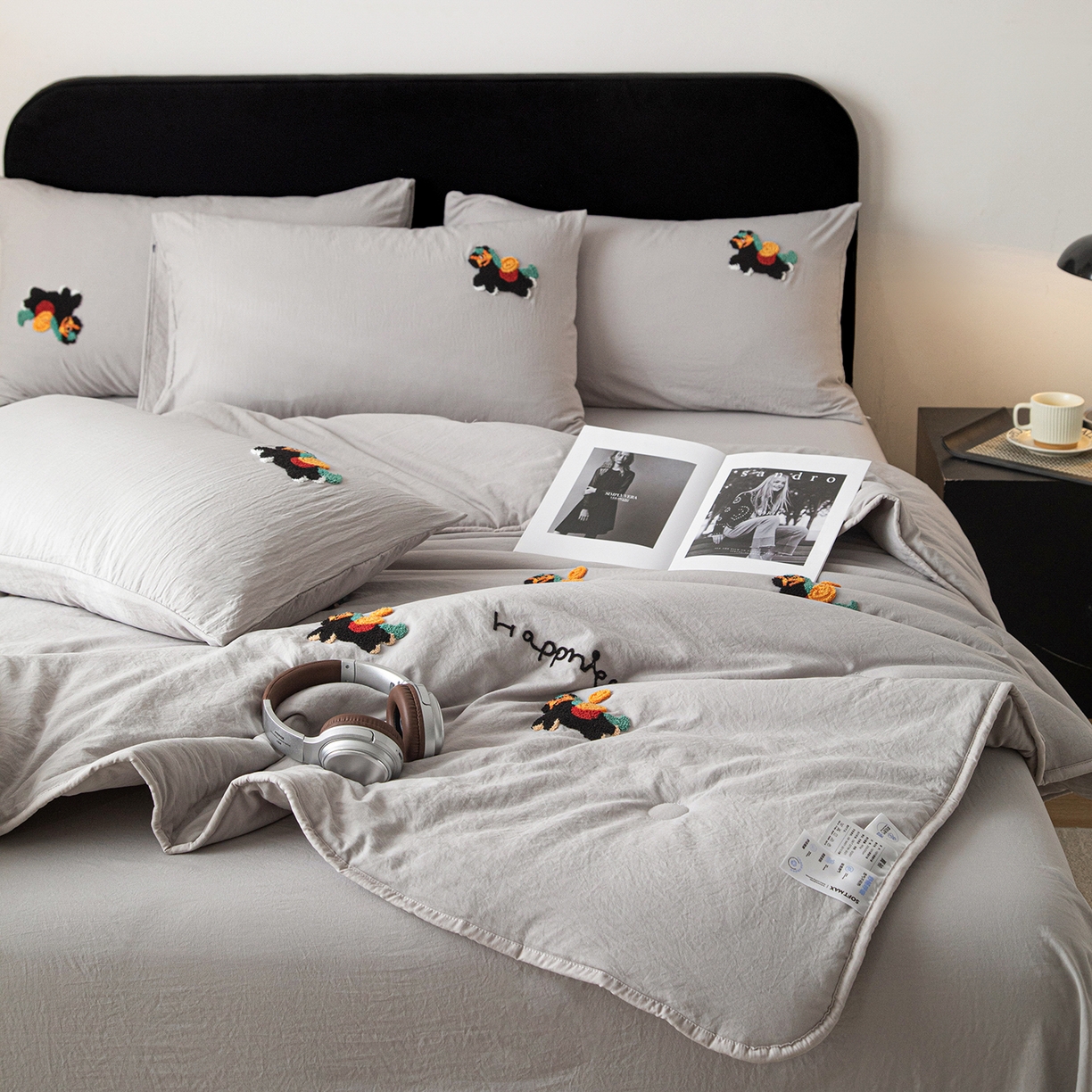 91家纺网 家纺一手货源 找家纺 遇见家居生活馆 2026新款水洗棉毛巾绣夏被四件套-艾拉 艾拉-小马山灰