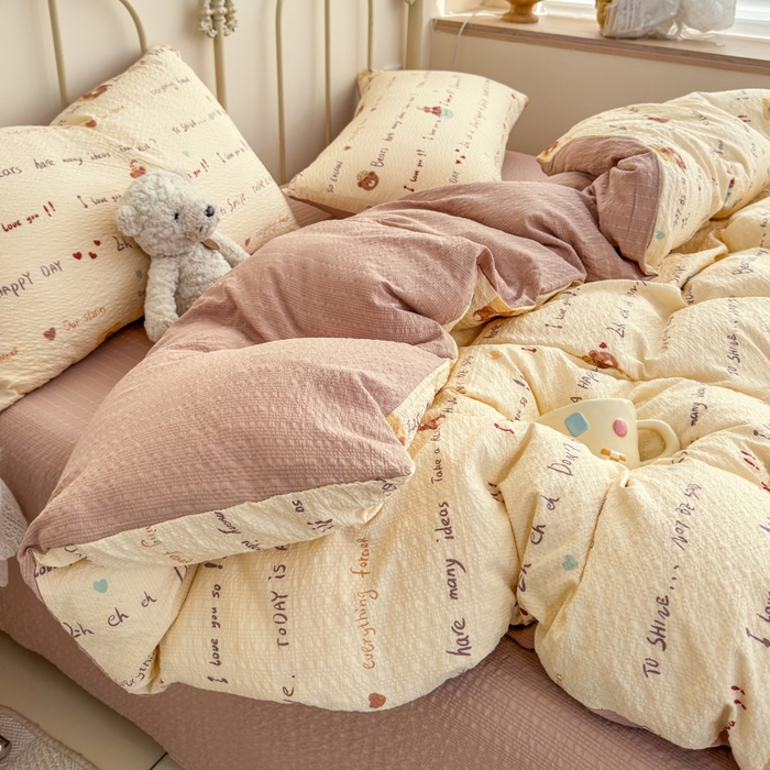 91家纺网 家纺一手货源 找家纺 梦舒阳家纺 新款泡芙棉双层纱四件套皱皱纱四季款泡芙纱四件套现货充足 字母熊