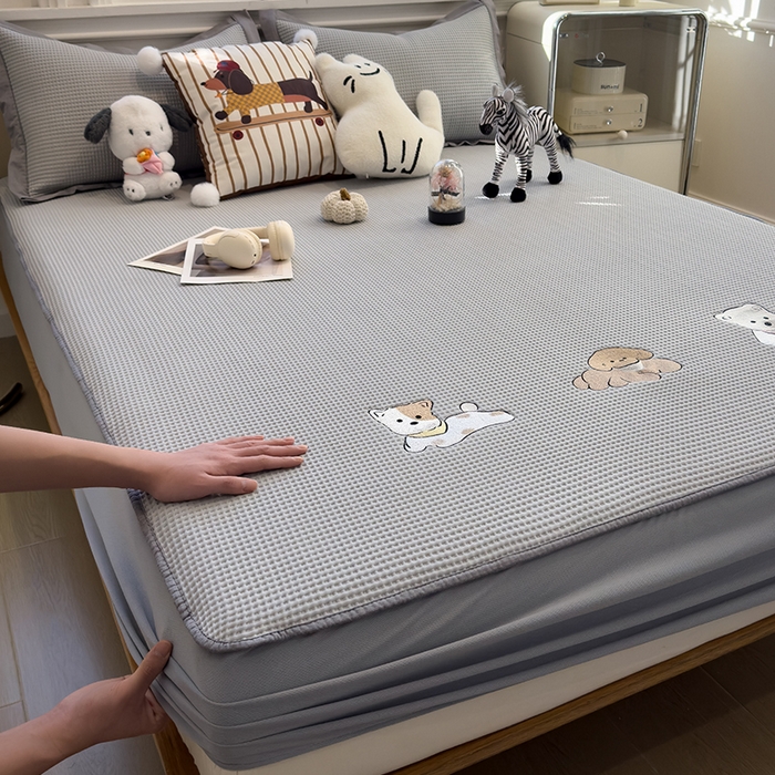 91家纺网 家纺一手货源 找家纺 莱家富 2026新款A类乙纶冰豆豆凉席冰丝席-华夫格绣花床笠 躺躺岛-灰