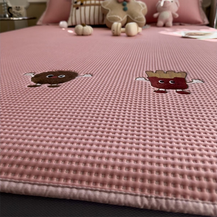 91家纺网 家纺一手货源 找家纺 （总）莱家富 2026新款A类乙纶冰豆豆凉席冰丝席-华夫格绣花床笠