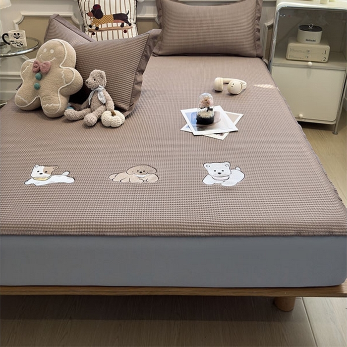 91家纺网 家纺一手货源 找家纺 莱家富 2026新款A类乙纶冰豆豆凉席冰丝席-华夫格绣花床笠 躺躺岛-咖