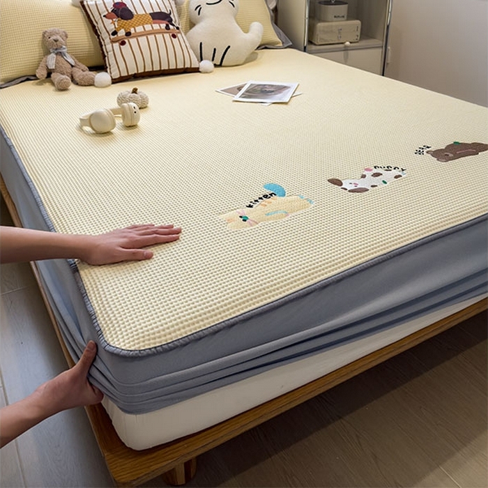 91家纺网 家纺一手货源 找家纺 莱家富 2026新款A类乙纶冰豆豆凉席冰丝席-华夫格绣花床笠 懒懒小憩