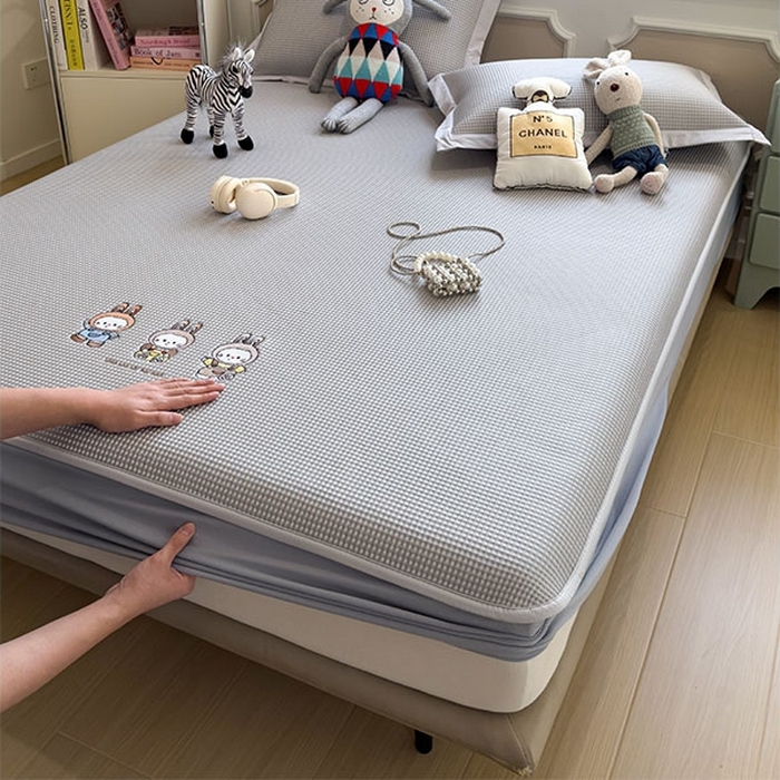 91家纺网 家纺一手货源 找家纺 莱家富 2026新款A类乙纶冰豆豆凉席冰丝席-华夫格绣花床笠 兔免星人