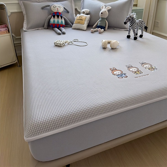 91家纺网 家纺一手货源 找家纺 莱家富 2026新款A类乙纶冰豆豆凉席冰丝席-华夫格绣花床笠 兔免星人