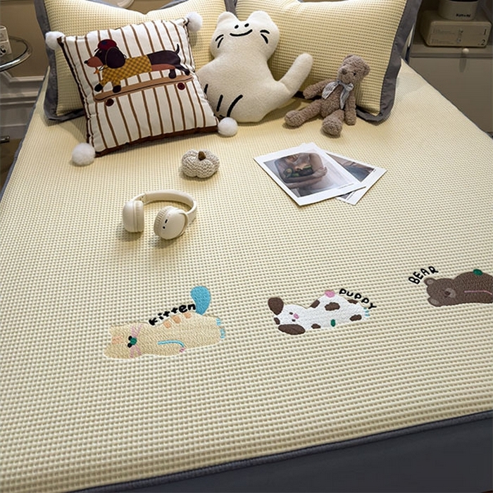 91家纺网 家纺一手货源 找家纺 莱家富 2026新款A类乙纶冰豆豆凉席冰丝席-华夫格绣花床笠 懒懒小憩