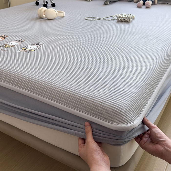 91家纺网 家纺一手货源 找家纺 莱家富 2026新款A类乙纶冰豆豆凉席冰丝席-华夫格绣花床笠 兔免星人