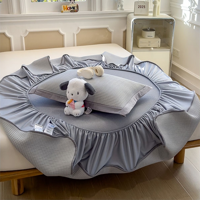 91家纺网 家纺一手货源 找家纺 莱家富 2026新款A类乙纶冰豆豆凉席冰丝席-华夫格绣花床笠 躺躺岛-灰