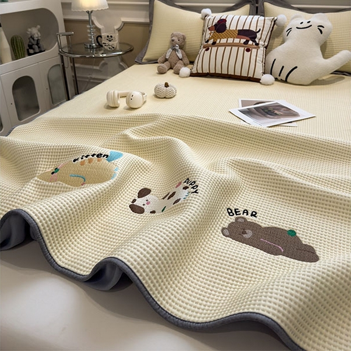 91家纺网 家纺一手货源 找家纺 莱家富 2026新款A类乙纶冰豆豆凉席冰丝席-华夫格绣花床笠 懒懒小憩