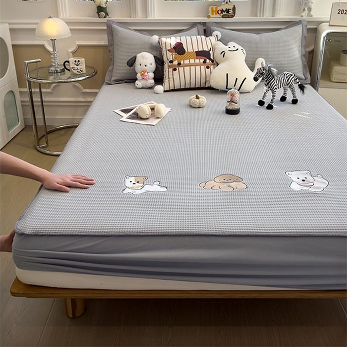 91家纺网 家纺一手货源 找家纺 莱家富 2026新款A类乙纶冰豆豆凉席冰丝席-华夫格绣花床笠 躺躺岛-灰