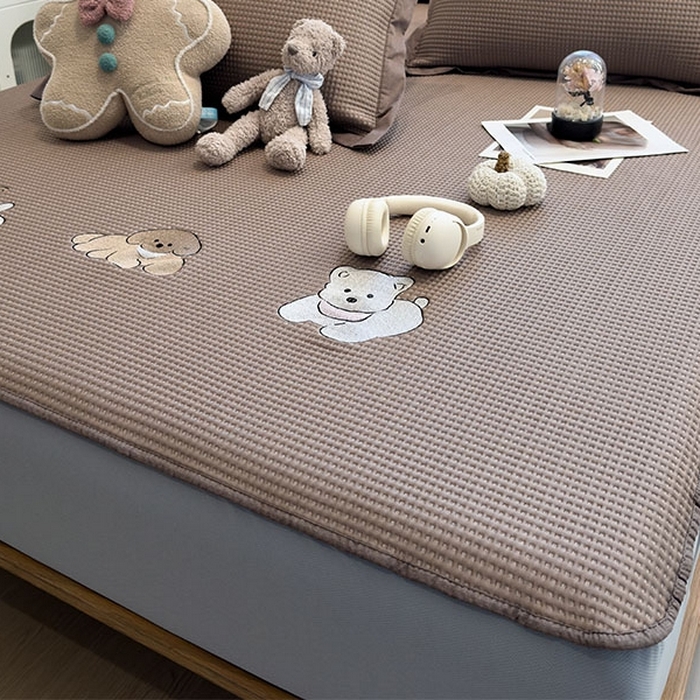 91家纺网 家纺一手货源 找家纺 莱家富 2026新款A类乙纶冰豆豆凉席冰丝席-华夫格绣花床笠 躺躺岛-咖