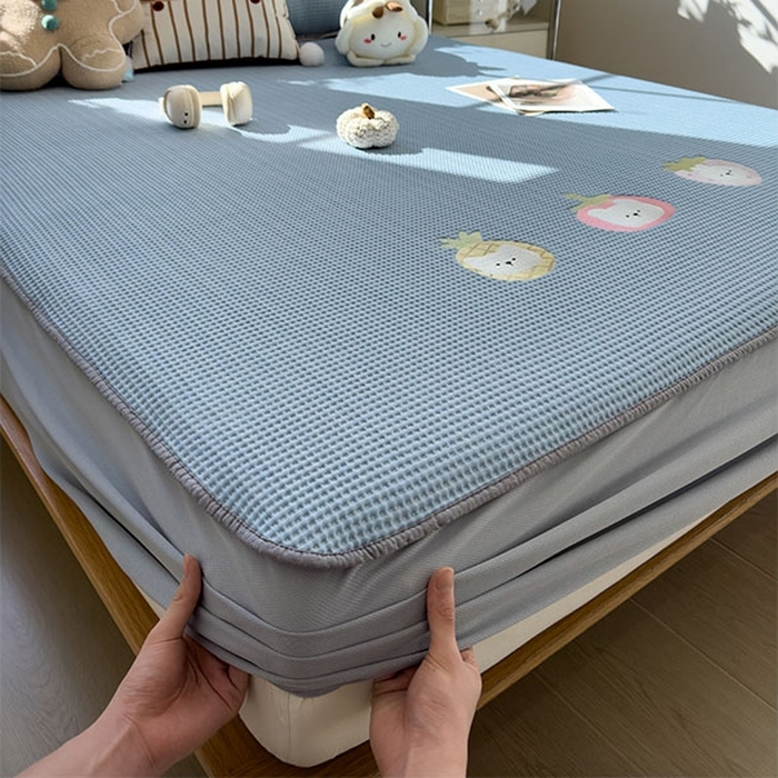 91家纺网 家纺一手货源 找家纺 莱家富 2026新款A类乙纶冰豆豆凉席冰丝席-华夫格绣花床笠 奶冻喵-蓝