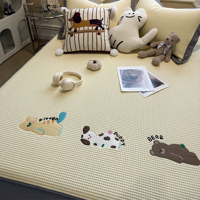 91家纺网 家纺一手货源 找家纺 莱家富 2026新款A类乙纶冰豆豆凉席冰丝席-华夫格绣花床笠 懒懒小憩