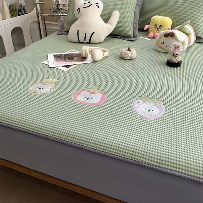 91家纺网 家纺一手货源 找家纺 莱家富 2026新款A类乙纶冰豆豆凉席冰丝席-华夫格绣花床笠 奶冻喵-果绿