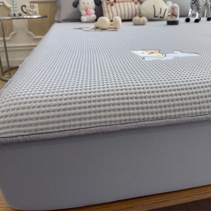 91家纺网 家纺一手货源 找家纺 莱家富 2026新款A类乙纶冰豆豆凉席冰丝席-华夫格绣花床笠 躺躺岛-灰