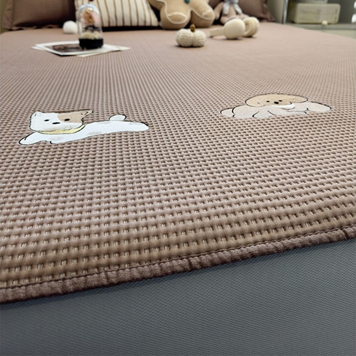 91家纺网 家纺一手货源 找家纺 莱家富 2026新款A类乙纶冰豆豆凉席冰丝席-华夫格绣花床笠 躺躺岛-咖