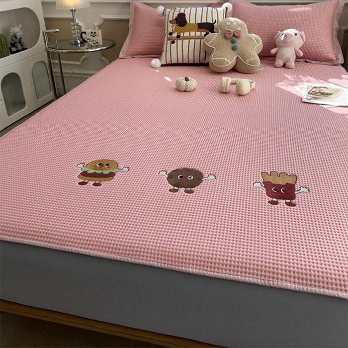 91家纺网 家纺一手货源 找家纺 莱家富 2026新款A类乙纶冰豆豆凉席冰丝席-华夫格绣花床笠 可可喵派