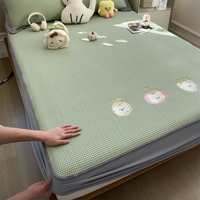 91家纺网 家纺一手货源 找家纺 莱家富 2026新款A类乙纶冰豆豆凉席冰丝席-华夫格绣花床笠 奶冻喵-果绿