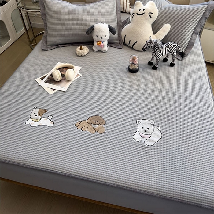 91家纺网 家纺一手货源 找家纺 莱家富 2026新款A类乙纶冰豆豆凉席冰丝席-华夫格绣花床笠 躺躺岛-灰