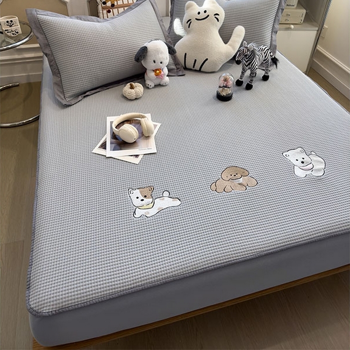 91家纺网 家纺一手货源 找家纺 莱家富 2026新款A类乙纶冰豆豆凉席冰丝席-华夫格绣花床笠 躺躺岛-灰