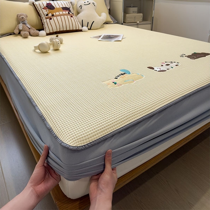 91家纺网 家纺一手货源 找家纺 莱家富 2026新款A类乙纶冰豆豆凉席冰丝席-华夫格绣花床笠 懒懒小憩