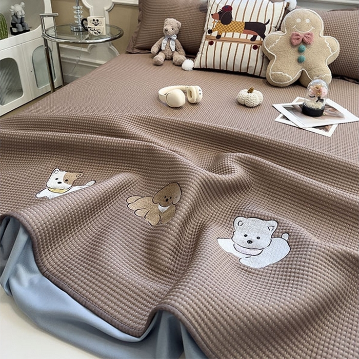 91家纺网 家纺一手货源 找家纺 莱家富 2026新款A类乙纶冰豆豆凉席冰丝席-华夫格绣花床笠 躺躺岛-咖