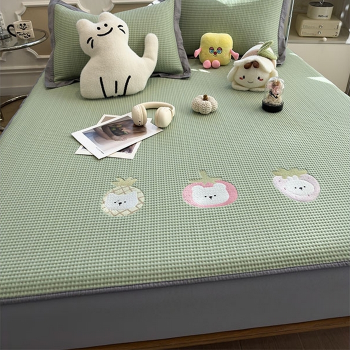 91家纺网 家纺一手货源 找家纺 莱家富 2026新款A类乙纶冰豆豆凉席冰丝席-华夫格绣花床笠 奶冻喵-果绿