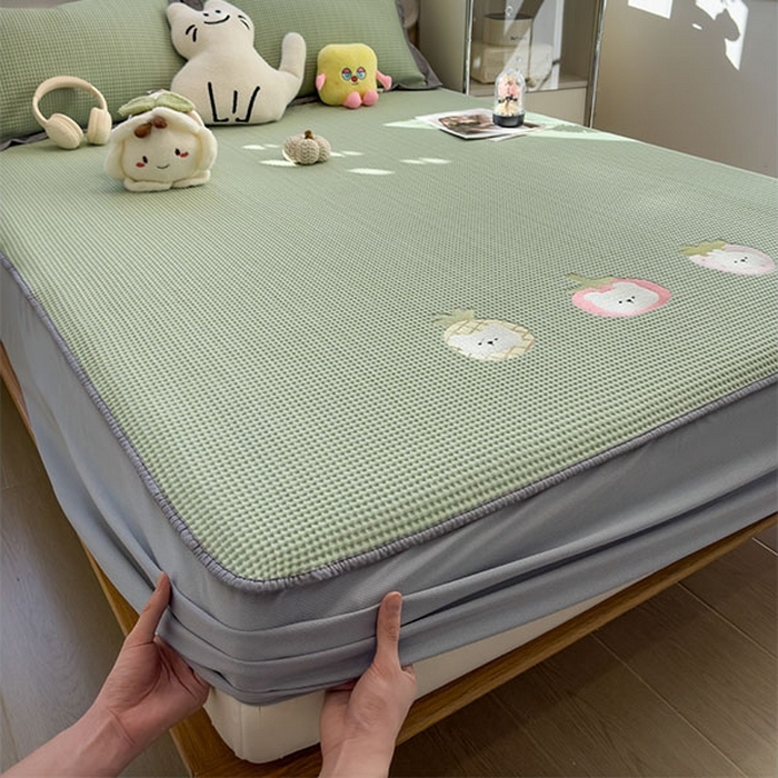 91家纺网 家纺一手货源 找家纺 莱家富 2026新款A类乙纶冰豆豆凉席冰丝席-华夫格绣花床笠 奶冻喵-果绿