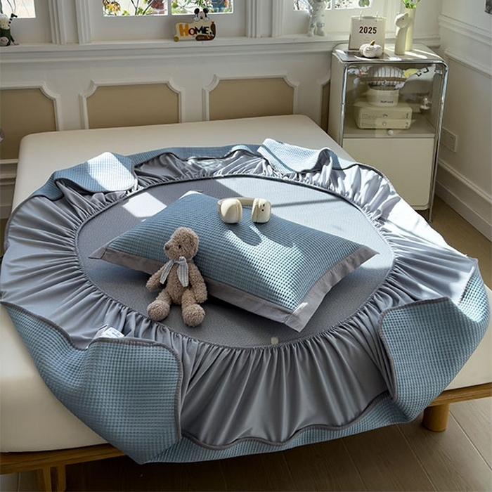 91家纺网 家纺一手货源 找家纺 莱家富 2026新款A类乙纶冰豆豆凉席冰丝席-华夫格绣花床笠 奶冻喵-蓝