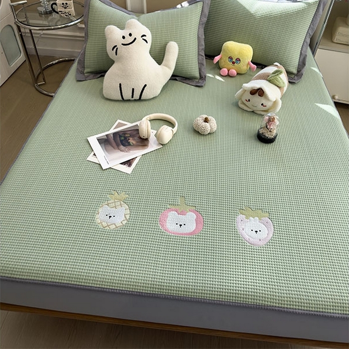 91家纺网 家纺一手货源 找家纺 莱家富 2026新款A类乙纶冰豆豆凉席冰丝席-华夫格绣花床笠 奶冻喵-果绿