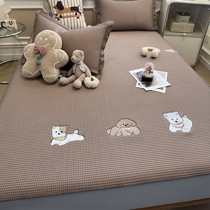 91家纺网 家纺一手货源 找家纺 莱家富 2026新款A类乙纶冰豆豆凉席冰丝席-华夫格绣花床笠 躺躺岛-咖