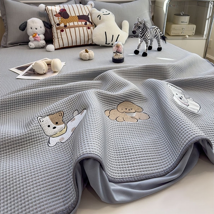 91家纺网 家纺一手货源 找家纺 莱家富 2026新款A类乙纶冰豆豆凉席冰丝席-华夫格绣花床笠 躺躺岛-灰