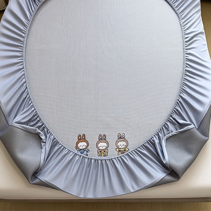 91家纺网 家纺一手货源 找家纺 莱家富 2026新款A类乙纶冰豆豆凉席冰丝席-华夫格绣花床笠 兔免星人