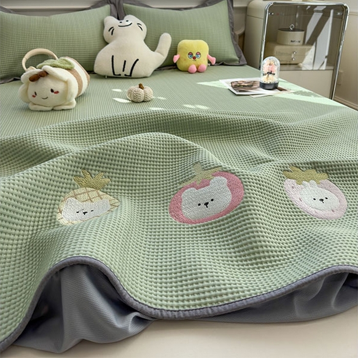 91家纺网 家纺一手货源 找家纺 莱家富 2026新款A类乙纶冰豆豆凉席冰丝席-华夫格绣花床笠 奶冻喵-果绿