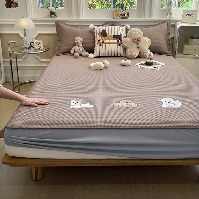 91家纺网 家纺一手货源 找家纺 莱家富 2026新款A类乙纶冰豆豆凉席冰丝席-华夫格绣花床笠 躺躺岛-咖