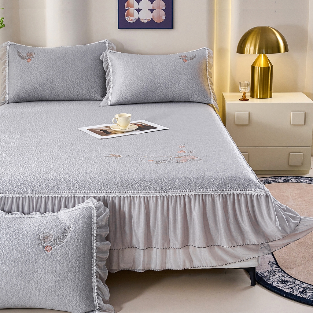 91家纺网 家纺一手货源 找家纺 莱家富 2026新款A类凉感豆豆席床裙款凉席席子-闭月羞花 闭月羞花-灰