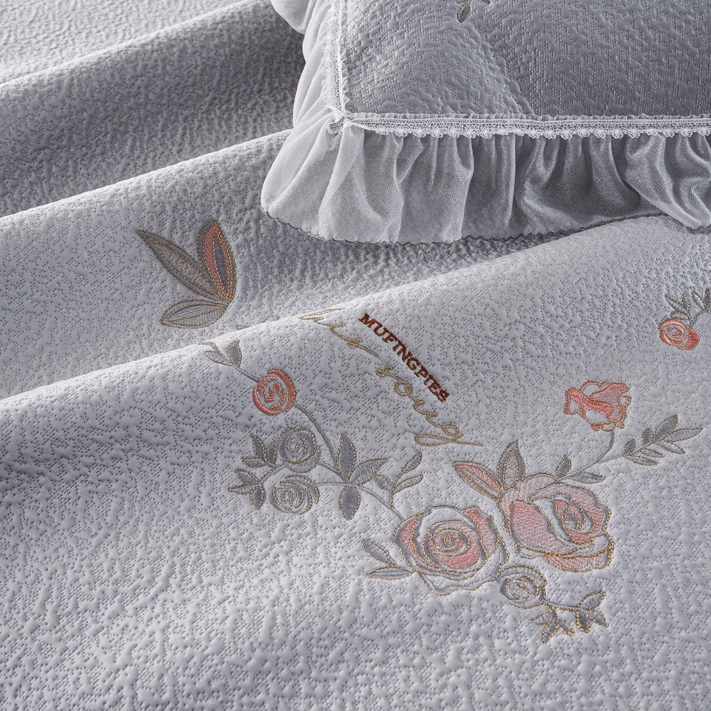 91家纺网 家纺一手货源 找家纺 莱家富 2026新款A类凉感豆豆席床裙款凉席席子-闭月羞花 闭月羞花-灰