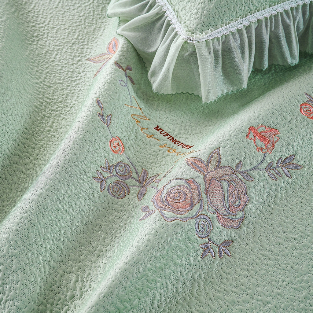 91家纺网 家纺一手货源 找家纺 莱家富 2026新款A类凉感豆豆席凉席席子-床裙款 清夏玫瑰绿色