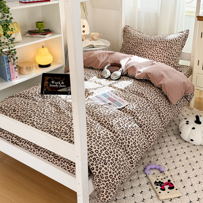 91家纺网 家纺一手货源 找家纺 禧缘家纺（原梦想家） 2026新款仿棉学生三件套云感棉 咖色豹纹