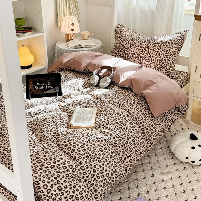 91家纺网 家纺一手货源 找家纺 禧缘家纺（原梦想家） 2026新款仿棉学生三件套云感棉 咖色豹纹