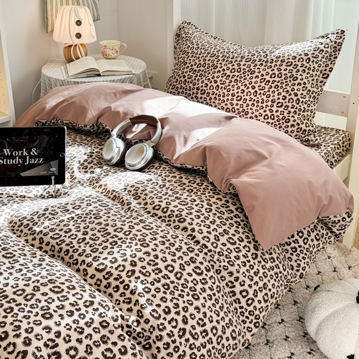 91家纺网 家纺一手货源 找家纺 禧缘家纺（原梦想家） 2026新款仿棉学生三件套云感棉 咖色豹纹