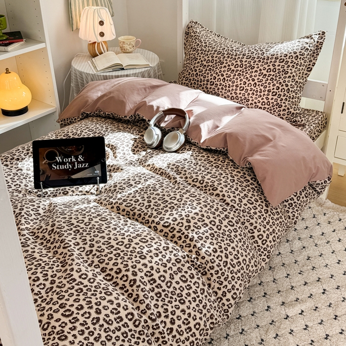 91家纺网 家纺一手货源 找家纺 禧缘家纺（原梦想家） 2026新款仿棉学生三件套云感棉 咖色豹纹