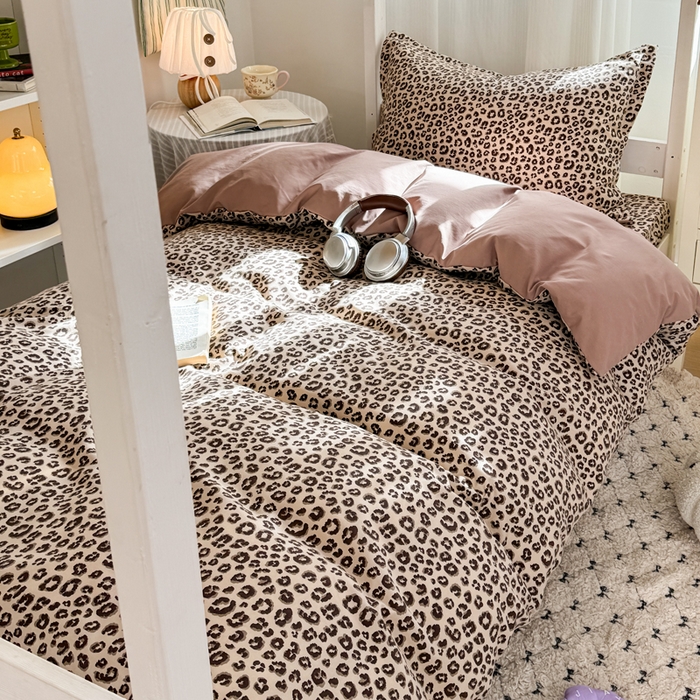 91家纺网 家纺一手货源 找家纺 禧缘家纺（原梦想家） 2026新款仿棉学生三件套云感棉 咖色豹纹