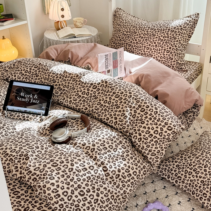 91家纺网 家纺一手货源 找家纺 禧缘家纺（原梦想家） 2026新款仿棉学生三件套云感棉 咖色豹纹