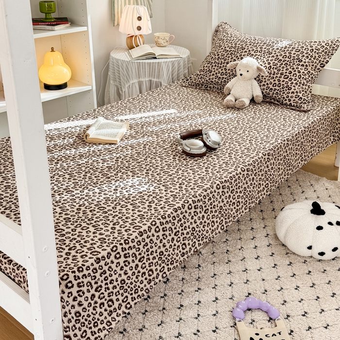 91家纺网 家纺一手货源 找家纺 禧缘家纺（原梦想家） 2026新款仿棉学生三件套云感棉 咖色豹纹