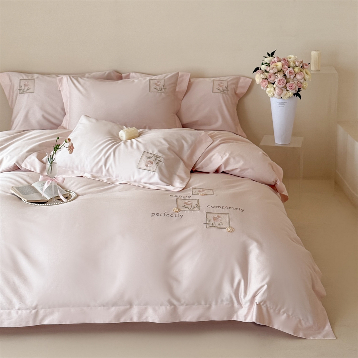 91家纺网 家纺一手货源 找家纺 名品优仓 2026新款长绒棉50s全棉纯棉刺绣宽边款四件套-花栖 花栖-公主粉