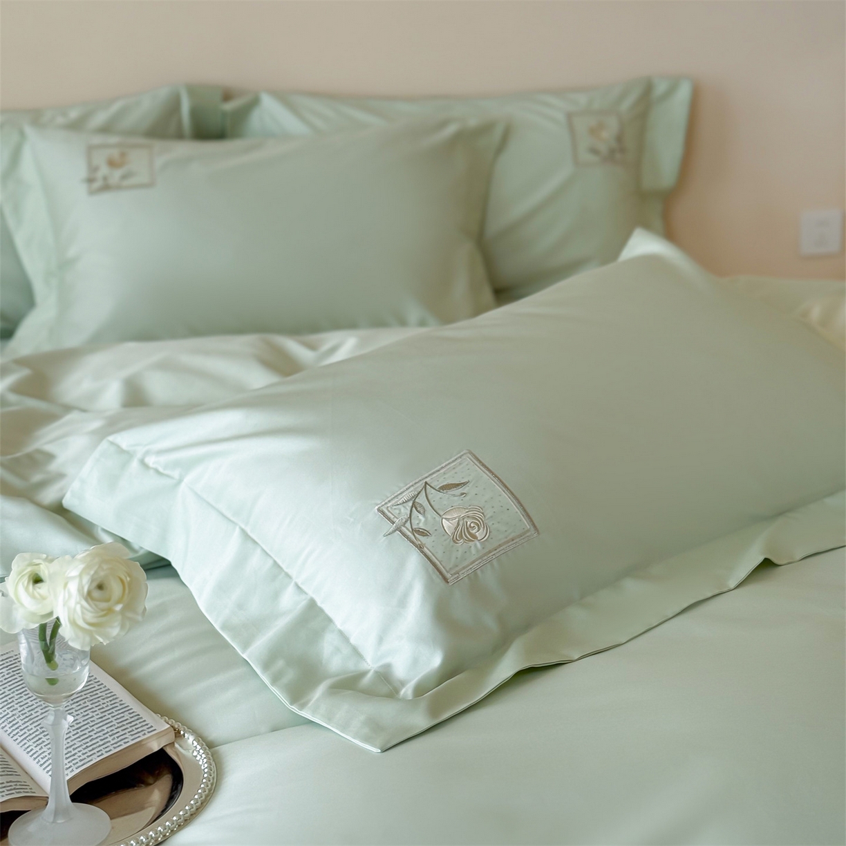 91家纺网 家纺一手货源 找家纺 名品优仓 2026新款长绒棉50s全棉纯棉刺绣宽边款四件套-花栖 花栖-清新绿