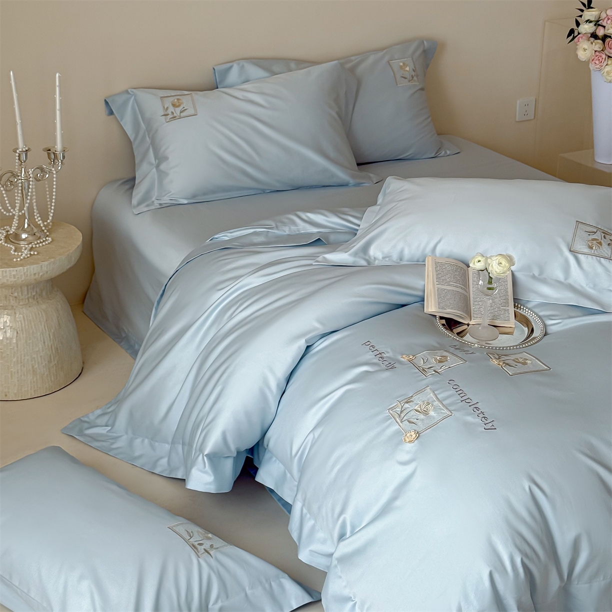 91家纺网 家纺一手货源 找家纺 名品优仓 2026新款长绒棉50s全棉纯棉刺绣宽边款四件套-花栖 花栖-浅云蓝